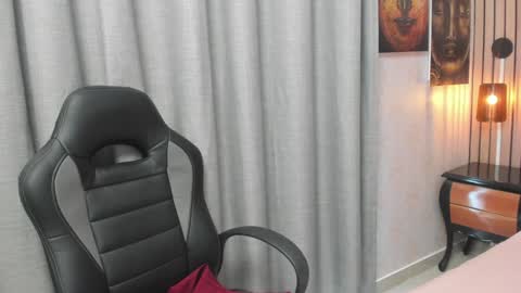 Snapshot of joselyn_sexy_ chatting on December 20, 2024, 6:35 pm Katalina online show from December 20, 2024, 6:35 pm