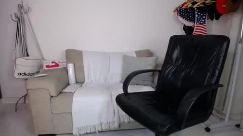 Snapshot of josezaens_ chatting on October 28, 2025, 8:40 am josezaens_ online show from October 28, 2025, 8:40 am