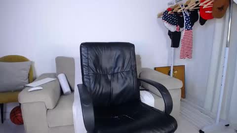 Snapshot of josezaens_ chatting on November 5, 2025, 9:59 pm josezaens_ online show from November 5, 2025, 9:59 pm