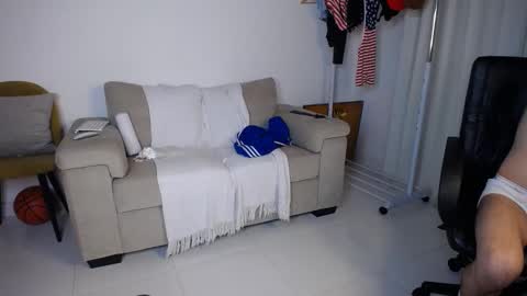 Snapshot of josezaens_ chatting on November 9, 2025, 9:07 am josezaens_ online show from November 9, 2025, 9:07 am