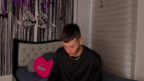 Snapshot of josh_and_dilany chatting on February 3, 2025, 1:51 pm Dilany Josh online show from February 3, 2025, 1:51 pm