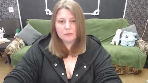 josiesun771 online show from April 12, 2026, 10:09 am