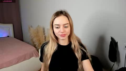 Snapshot of joyce_shinne chatting on November 1, 2025, 7:21 am Joyce online show from November 1, 2025, 7:21 am