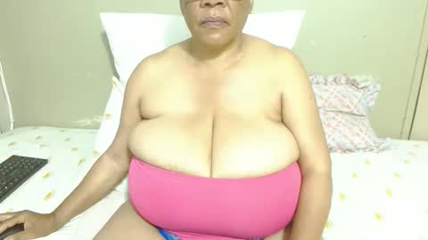 Snapshot of joycemando chatting on November 13, 2025, 4:22 am DairyQueen online show from November 13, 2025, 4:22 am