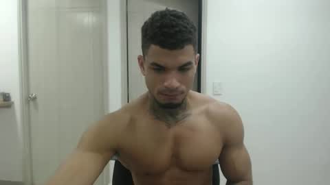 juan_gomez_1 online show from December 2, 2024, 10:50 am