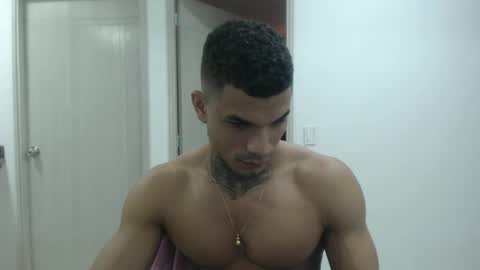 juan_gomez_1 online show from December 7, 2024, 12:02 pm