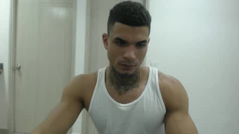 juan_gomez_1 online show from December 10, 2024, 10:26 pm