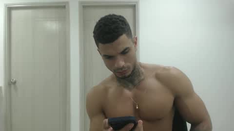 juan_gomez_1 online show from December 19, 2024, 10:13 am