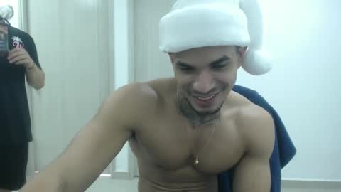juan_gomez_1 online show from December 19, 2024, 8:34 pm