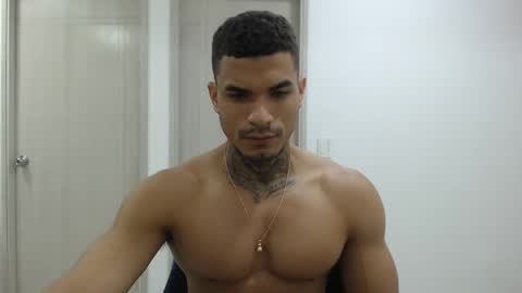 juan_gomez_1 online show from January 8, 2025, 10:37 am
