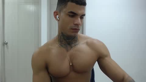 juan_gomez_1 online show from January 9, 2025, 3:44 pm