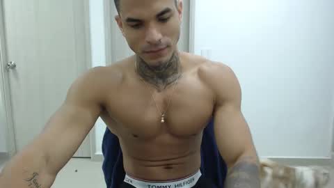 juan_gomez_1 online show from January 10, 2025, 10:39 am