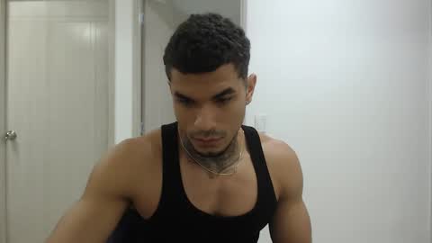 juan_gomez_1 online show from February 6, 2025, 11:21 am