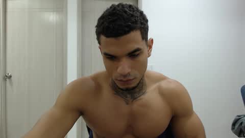 juan_gomez_1 online show from February 8, 2025, 11:55 am