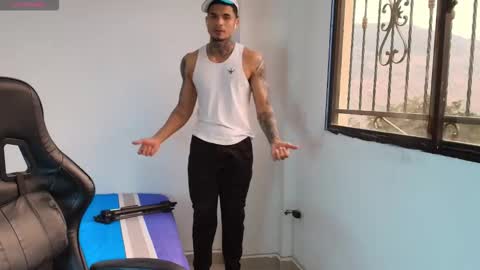 juan_gomez_1 online show from February 28, 2026, 10:22 pm