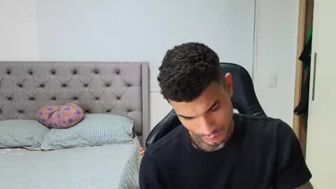 juan_gomez_1 online show from June 25, 2026, 5:07 am