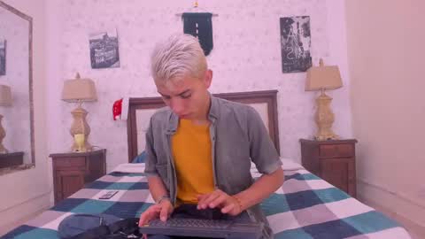 Snapshot of juan_lovers chatting on December 5, 2024, 12:44 pm J U A N L O V E R S online show from December 5, 2024, 12:44 pm