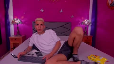 Snapshot of juan_lovers chatting on December 10, 2024, 1:55 pm J U A N L O V E R S online show from December 10, 2024, 1:55 pm