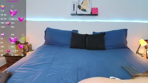 Blue online show from April 13, 2026, 4:23 pm