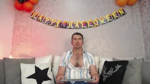 Juan k online show from October 7, 2025, 2:14 pm