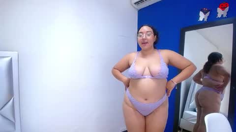 juicy_bignipples18 online show from December 9, 2024, 4:26 pm