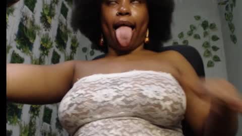 Snapshot of juicy_gold22 chatting on February 7, 2025, 1:25 am Mariagold online show from February 7, 2025, 1:25 am