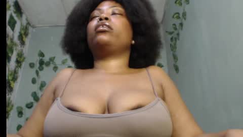 Snapshot of juicy_gold22 chatting on February 16, 2025, 10:21 pm Mariagold online show from February 16, 2025, 10:21 pm
