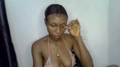 Snapshot of juicy_pussy0 chatting on June 10, 2026, 5:07 am Olivia online show from June 10, 2026, 5:07 am