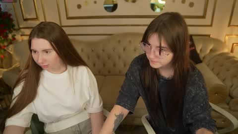 Snapshot of juicy_secrets_054 chatting on April 18, 2026, 10:19 am Elza online show from April 18, 2026, 10:19 am