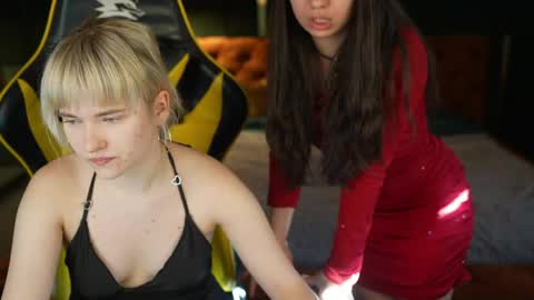 Snapshot of juicy_secrets_054 chatting on May 1, 2026, 2:43 pm Elza online show from May 1, 2026, 2:43 pm