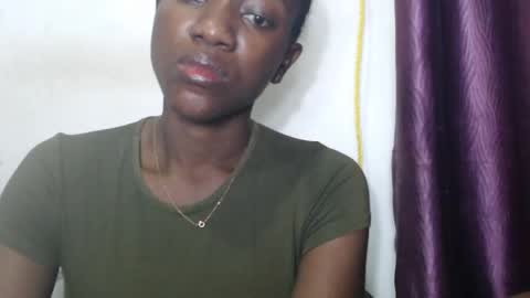 Snapshot of juicyberryx chatting on June 24, 2026, 8:13 am queen online show from June 24, 2026, 8:13 am