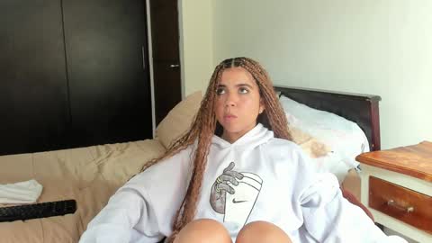 Snapshot of juieth_gv chatting on January 24, 2025, 8:00 pm Andry but call me yulieth online show from January 24, 2025, 8:00 pm