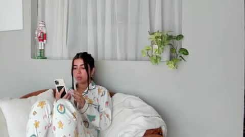 Snapshot of juieth_gv chatting on December 18, 2025, 3:51 pm Andry but call me yulieth online show from December 18, 2025, 3:51 pm