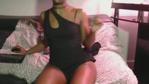 Juiicy Bunns online show from February 3, 2025, 2:03 am