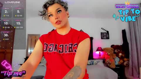 Snapshot of jujubee_lander chatting on December 10, 2024, 1:33 pm Jujubee online show from December 10, 2024, 1:33 pm