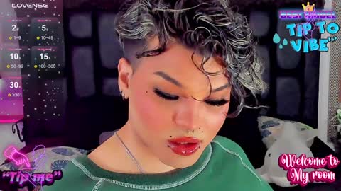 Snapshot of jujubee_lander chatting on December 12, 2024, 1:49 pm Jujubee online show from December 12, 2024, 1:49 pm