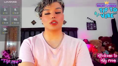 Snapshot of jujubee_lander chatting on December 12, 2024, 5:37 pm Jujubee online show from December 12, 2024, 5:37 pm