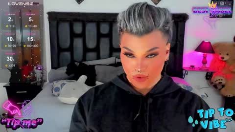Snapshot of jujubee_lander chatting on December 29, 2024, 2:21 pm Jujubee online show from December 29, 2024, 2:21 pm