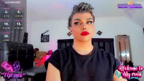 Snapshot of jujubee_lander chatting on January 10, 2025, 10:25 pm Jujubee online show from January 10, 2025, 10:25 pm