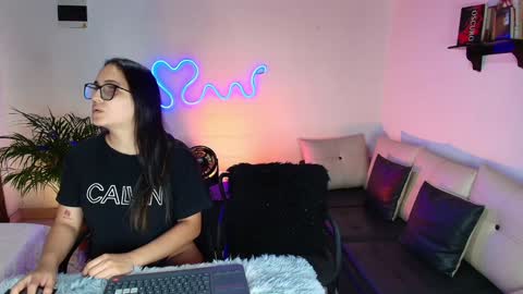 Snapshot of jules_n_gia chatting on January 30, 2025, 11:45 pm Jules and Gia online show from January 30, 2025, 11:45 pm