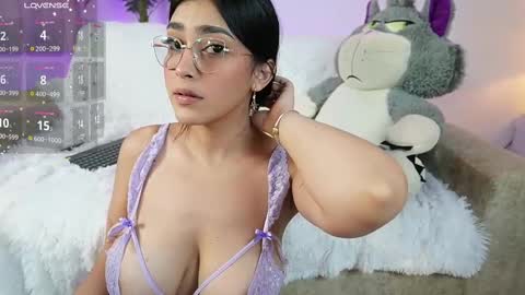 Snapshot of julesbennet chatting on March 11, 2025, 12:00 am Jules Bennett online show from March 11, 2025, 12:00 am