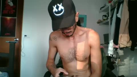 Snapshot of julfigo chatting on December 18, 2024, 12:07 pm Julfigo online show from December 18, 2024, 12:07 pm