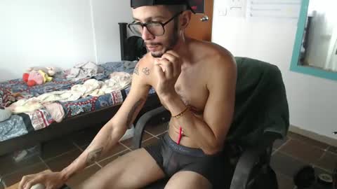 Snapshot of julfigo chatting on January 16, 2025, 4:28 pm Julfigo online show from January 16, 2025, 4:28 pm