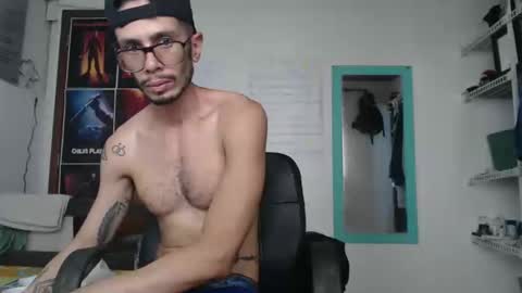 Snapshot of julfigo chatting on March 11, 2025, 10:20 pm Julfigo online show from March 11, 2025, 10:20 pm