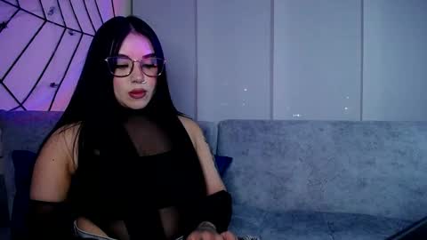 Snapshot of juli_aaron chatting on October 19, 2025, 11:38 pm JULI AARON online show from October 19, 2025, 11:38 pm