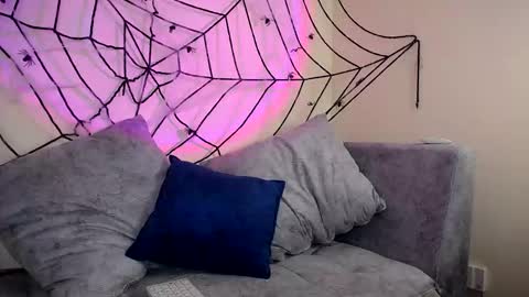 Snapshot of juli_aaron chatting on October 28, 2025, 1:20 am JULI AARON online show from October 28, 2025, 1:20 am