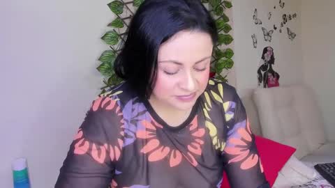 Snapshot of juli_castillos chatting on October 11, 2025, 4:49 pm Juli online show from October 11, 2025, 4:49 pm