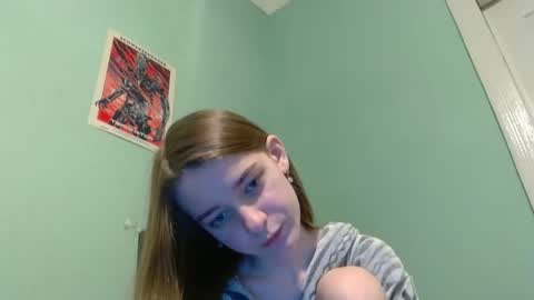 Snapshot of juli_etta chatting on March 6, 2025, 7:43 pm Julietta online show from March 6, 2025, 7:43 pm