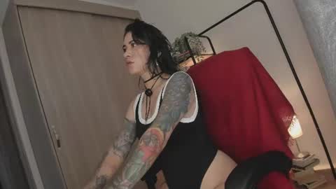 Snapshot of juli_hairy chatting on June 17, 2026, 4:52 pm Juli Modelo Independiente online show from June 17, 2026, 4:52 pm