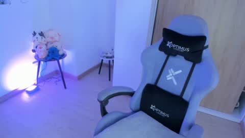 juli_santos_22 online show from September 20, 2025, 4:19 pm